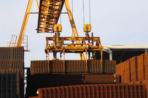 Structural Steel Mesh Grab in Warehouse Operation