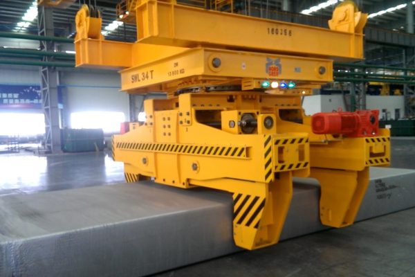 Motor-driven Slab Tongs with Slewing Gear