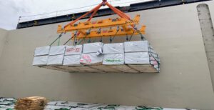 Universaltraverse für Kran- oder Reachstackerbetrieb / Universal spreader for use with cranes or reach stackers - Nordgreif